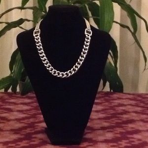 WH|BM NWOT; Slvr tone necklace w blk faceted stone